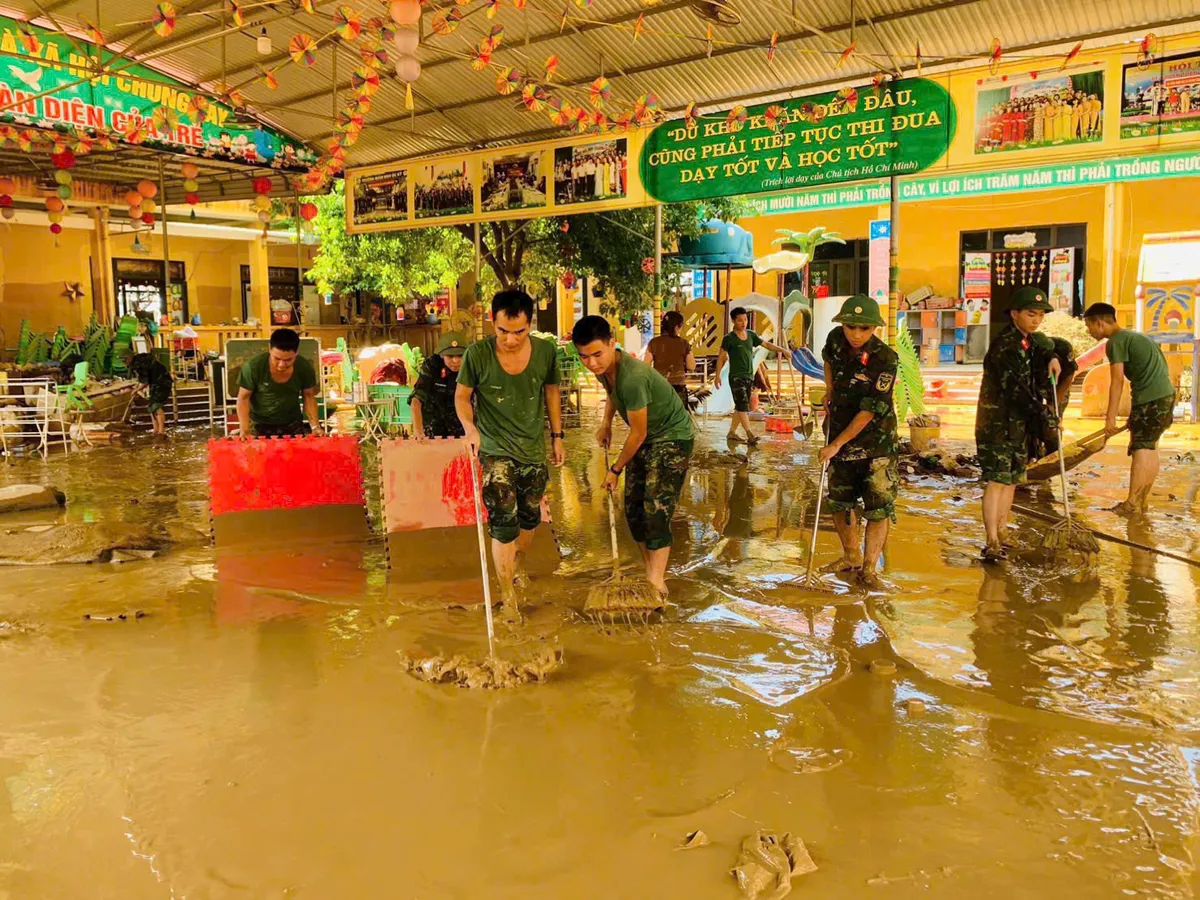 X&acirc;y dựng "thế trận l&ograve;ng d&acirc;n" vững chắc  - Ảnh 5.