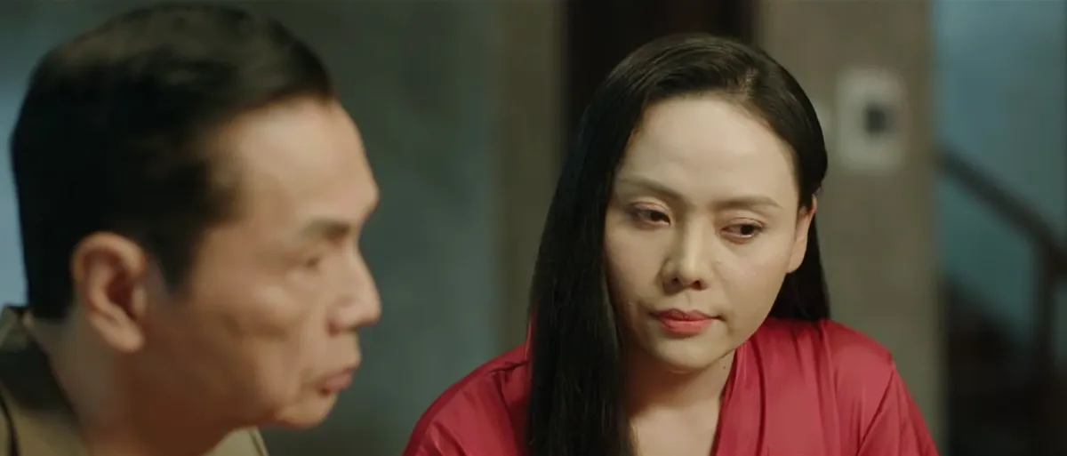 Lằn ranh - Tập 45: &Ocirc;ng S&aacute;ch bị vợ ph&aacute;t hiện ngoại t&igrave;nh, v&agrave;o &ldquo;tầm ngắm&rdquo; của B&iacute; thư Sơn - Ảnh 8.