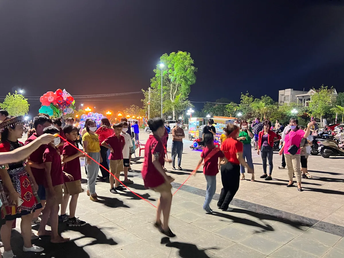 Lễ hội tr&ograve; chơi d&acirc;n gian: Sức sống mới từ những gi&aacute; trị cũ- Ảnh 1.