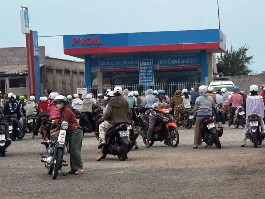 C&acirc;y xăng tr&ecirc;n đảo Ph&uacute; Qu&yacute; mở b&aacute;n trở lại - Ảnh 1.