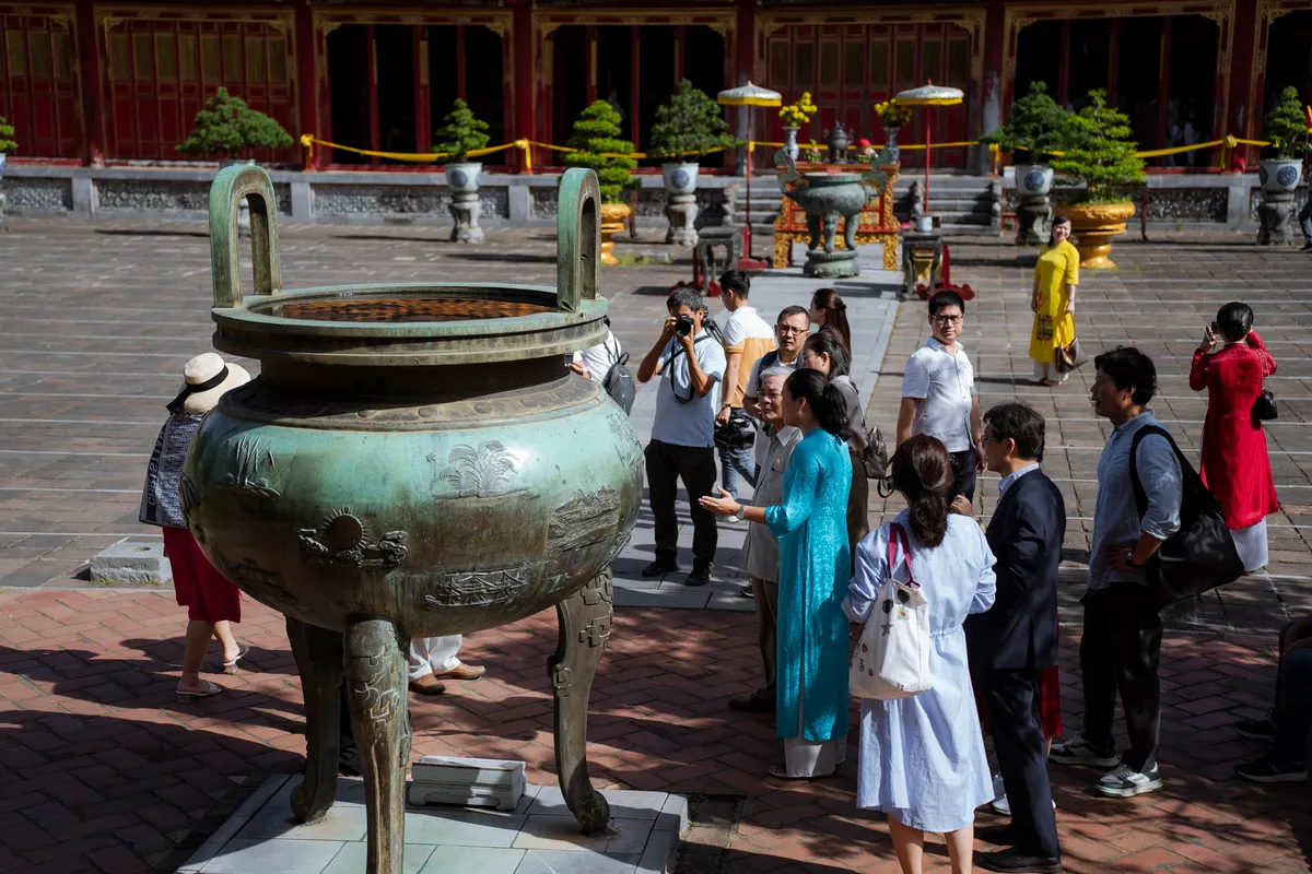 Cửu Đỉnh cung đ&igrave;nh Huế: Bản tuy&ecirc;n ng&ocirc;n chủ quyền đ&uacute;c bằng đồng khối- Ảnh 1.