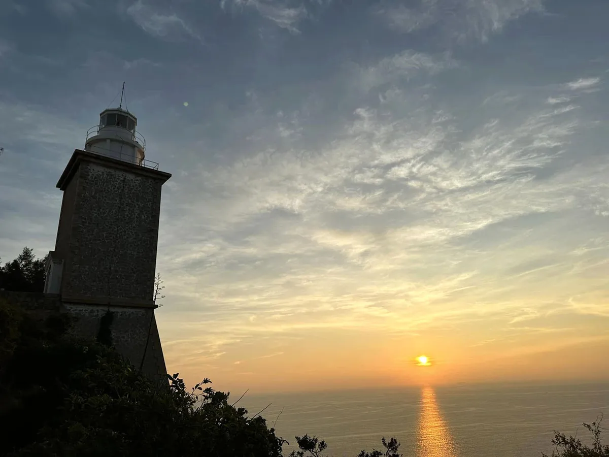 Đời sống thầm lặng của "người giữ đ&egrave;n" biển: Những đ&ocirc;i mắt kh&ocirc;ng bao giờ ngủ giữa tr&ugrave;ng khơi- Ảnh 3.