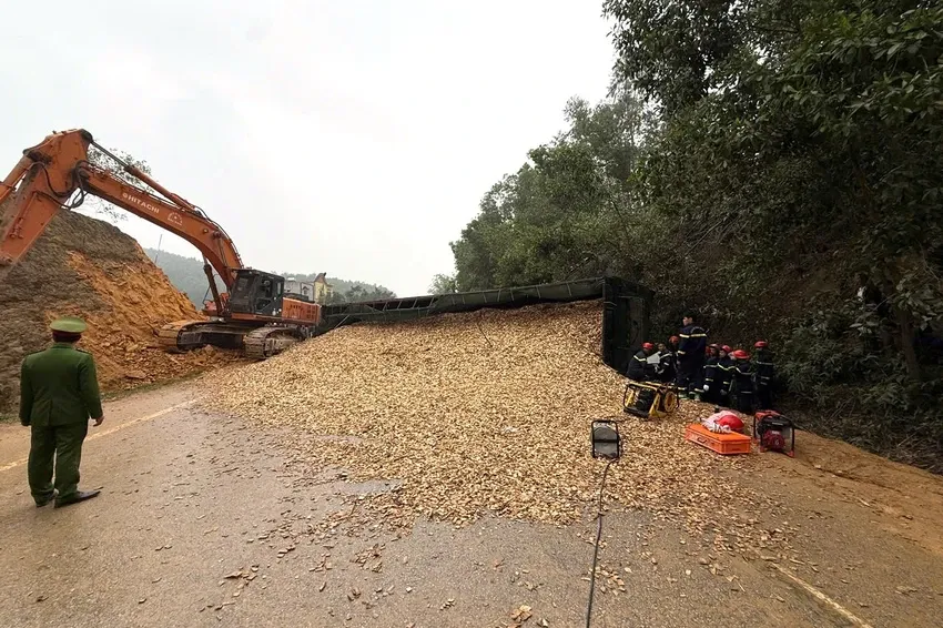 Tai nạn li&ecirc;n ho&agrave;n tr&ecirc;n Quốc lộ 47B, 2 người thương vong - Ảnh 1.