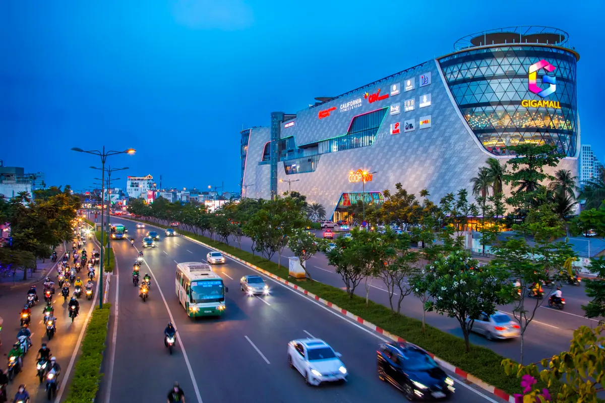 Mở rộng kh&ocirc;ng gian ph&aacute;t triển: TP Hồ Ch&iacute; Minh trở th&agrave;nh si&ecirc;u đ&ocirc; thị v&ugrave;ng - Ảnh 2.
