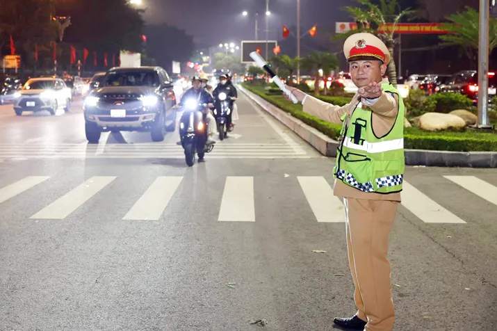 Ninh Bình: Xử lý gần 1.200 trường hợp vi phạm giao thông trong kỳ nghỉ Tết Dương lịch 2026 - Ảnh 1.