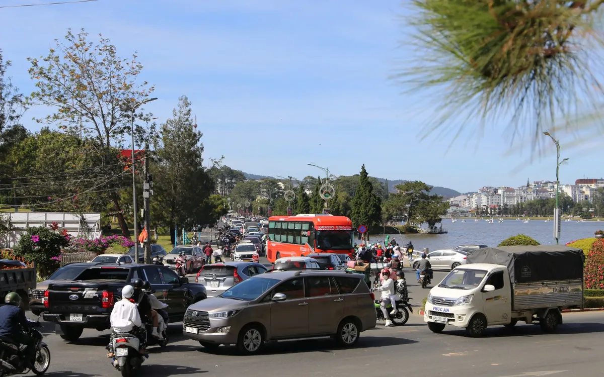 Tết Dương lịch 2026 mở màn thuận lợi cho du lịch Lâm Đồng, lượng khách tăng cao, doanh thu đạt khoảng 1.200 tỷ đồng.