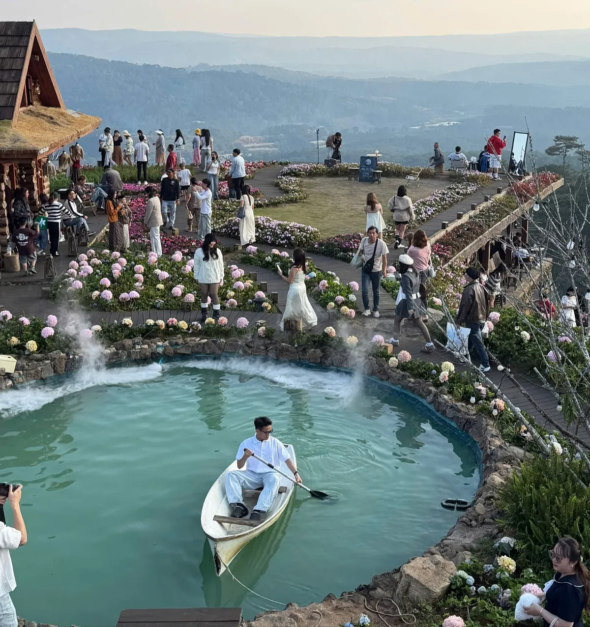 Tết Dương lịch 2026 tạo đà bứt phá cho du lịch Lâm Đồng- Ảnh 2. Tết Dương lịch 2026 tạo đà bứt phá cho du lịch Lâm Đồng- Ảnh 2.