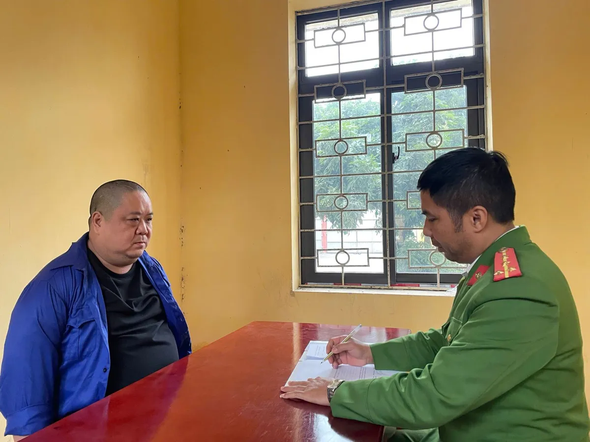 Triệt phá đường dây lừa đảo và đánh bạc quy mô 9.300 tỷ đồng, bắt 35 đối tượng - Ảnh 1.