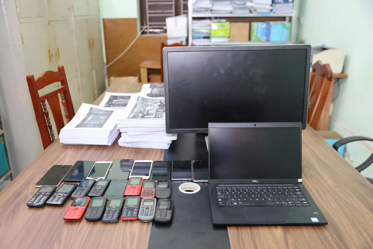 Triệt phá đường dây lừa đảo và đánh bạc quy mô 9.300 tỷ đồng, bắt 35 đối tượng - Ảnh 3.