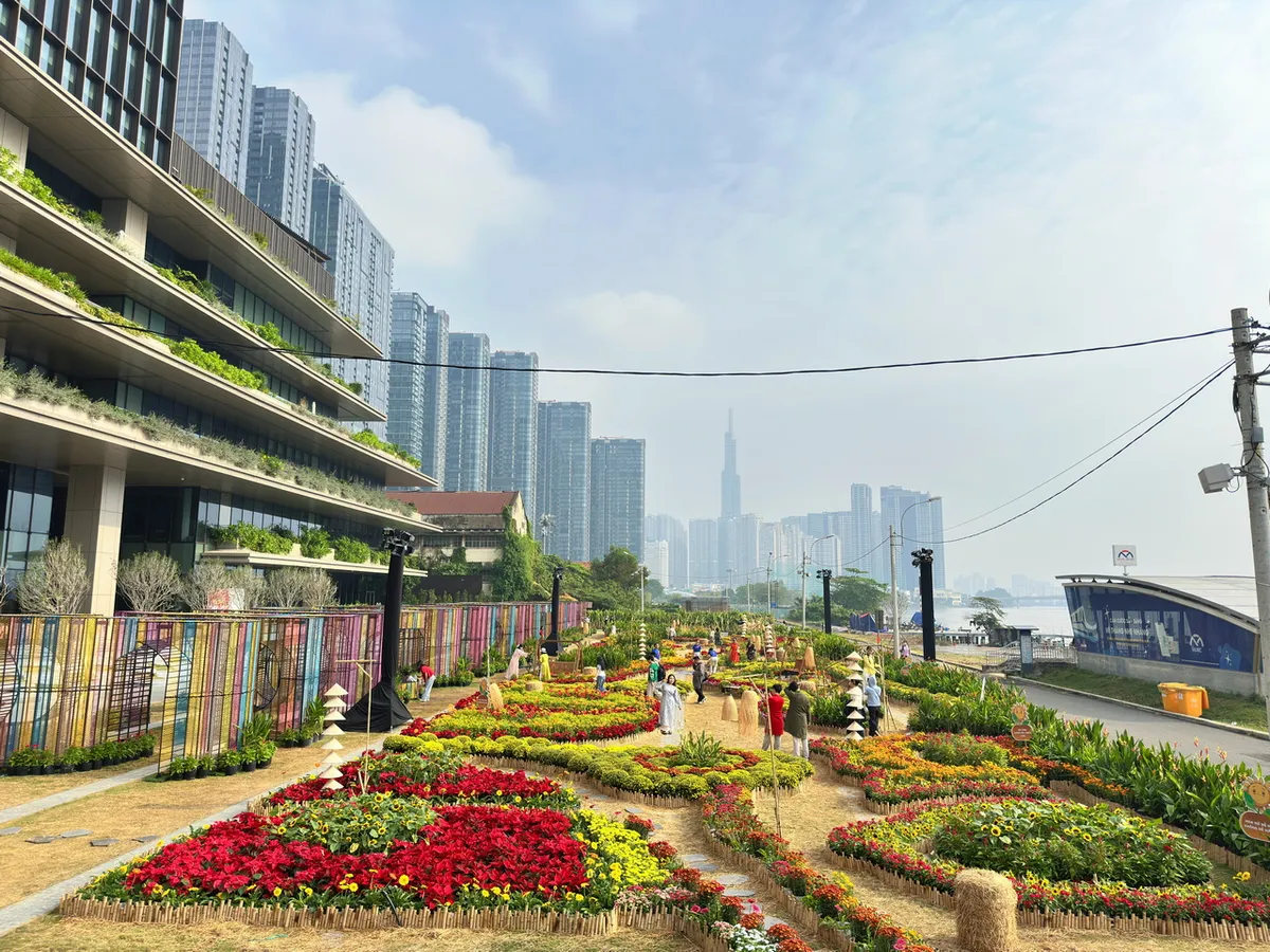 Những điểm check-in "ng&agrave;n hoa" h&uacute;t kh&aacute;ch ở TP Hồ Ch&iacute; Minh- Ảnh 1.