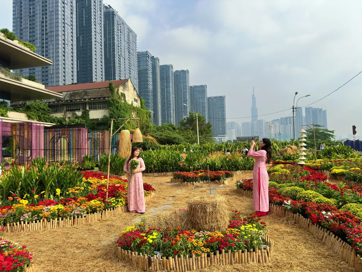 Những điểm check-in "ng&agrave;n hoa" h&uacute;t kh&aacute;ch ở TP Hồ Ch&iacute; Minh- Ảnh 4.