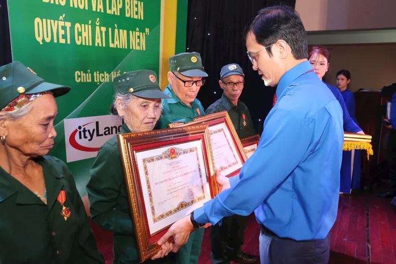 Quy định về x&eacute;t, truy tặng &ldquo;Huy chương Thanh ni&ecirc;n xung phong vẻ vang&rdquo; - Ảnh 1.