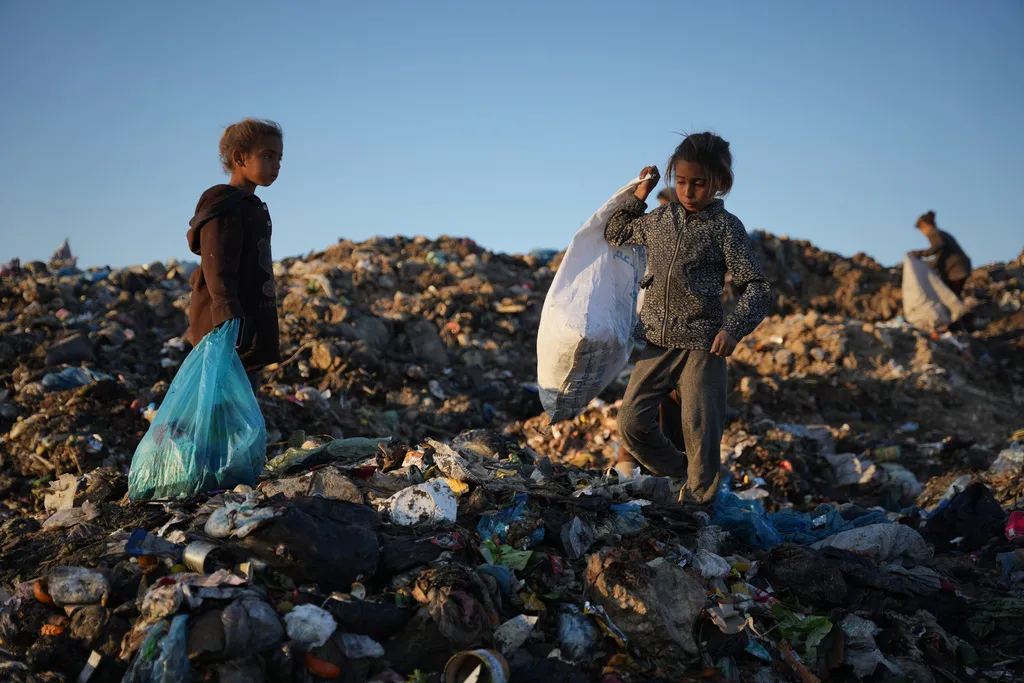 Israel vượt &ldquo;lằn ranh v&agrave;ng&rdquo;, tiếp tục kh&ocirc;ng k&iacute;ch dữ dội ở Gaza- Ảnh 1.