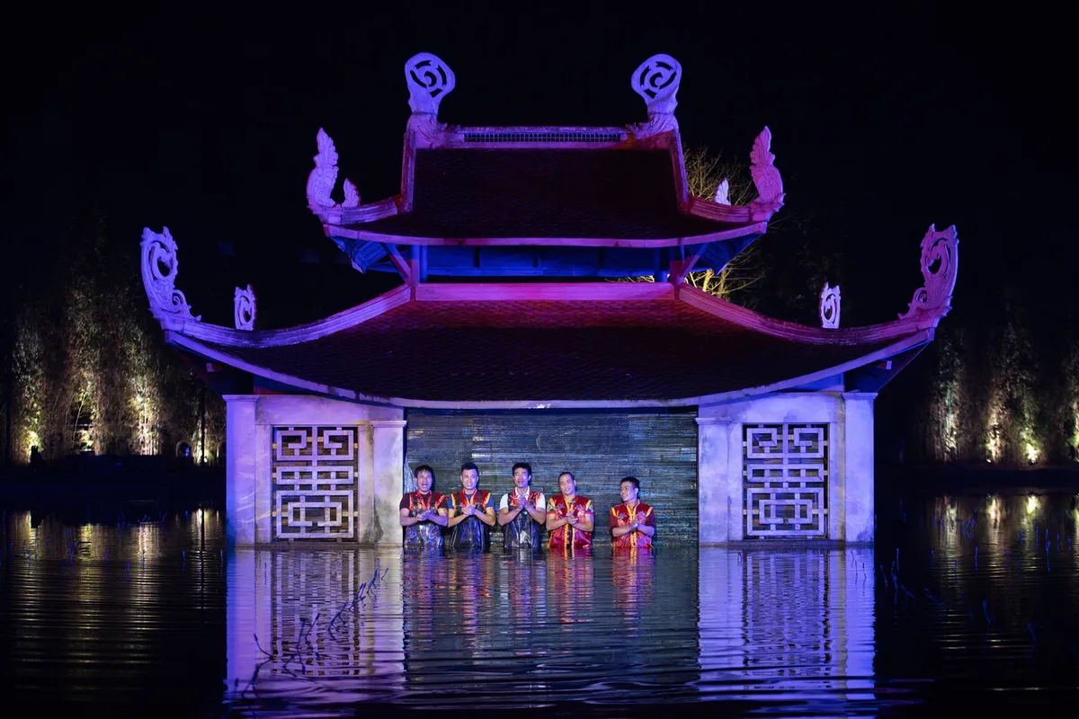 Múa rối nước: Bản giao hưởng của gỗ, nước và hồn quê Việt- Ảnh 1. Múa rối nước: Bản giao hưởng của gỗ, nước và hồn quê Việt- Ảnh 1.