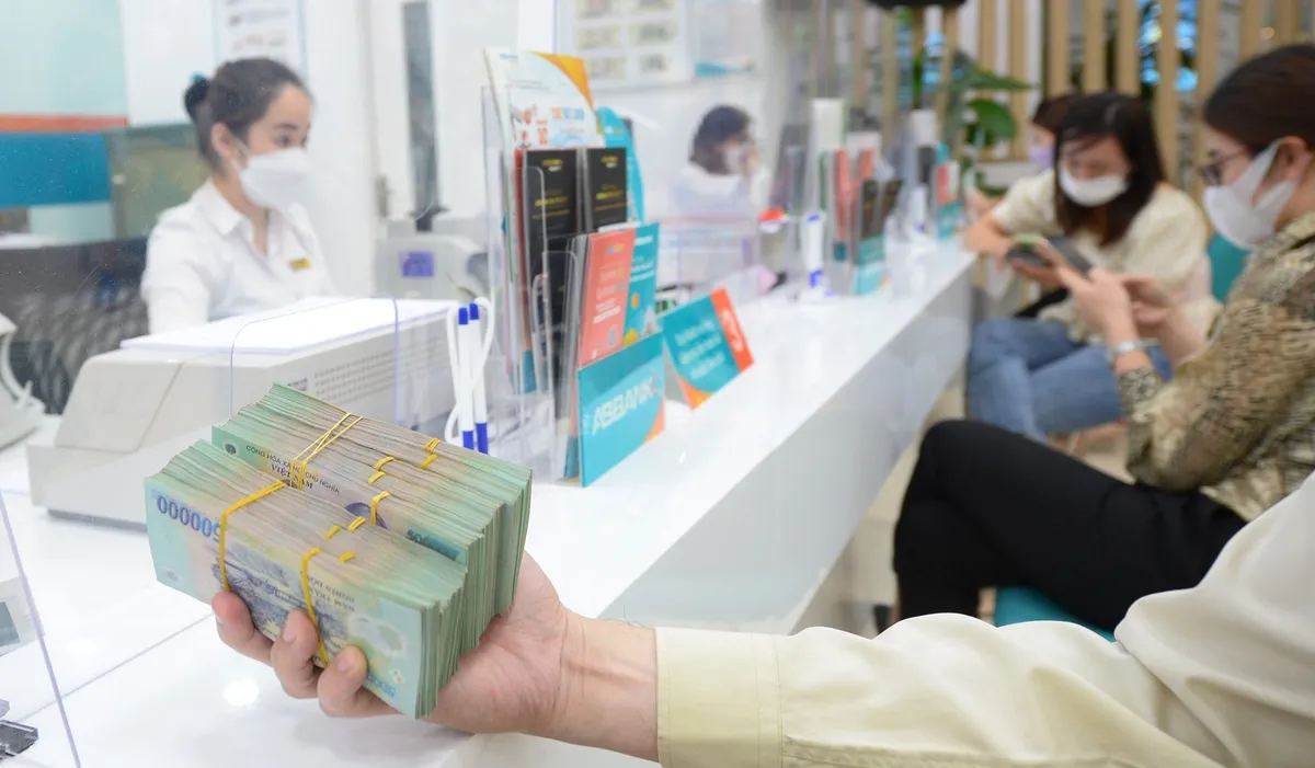 Ng&acirc;n h&agrave;ng Nh&agrave; nước bơm r&ograve;ng hơn 16.667 tỷ đồng ra thị trường, l&atilde;i suất li&ecirc;n ng&acirc;n h&agrave;ng giảm nhiệt- Ảnh 1.