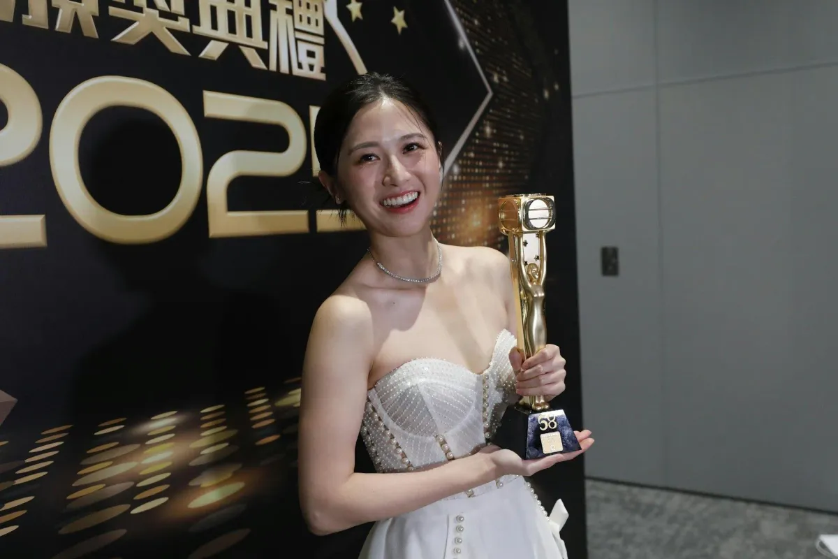 Xa Thi Mạn, Huỳnh T&ocirc;ng Trạch lập kỷ lục với 'Nữ ho&agrave;ng tin tức 2' - Ảnh 3.