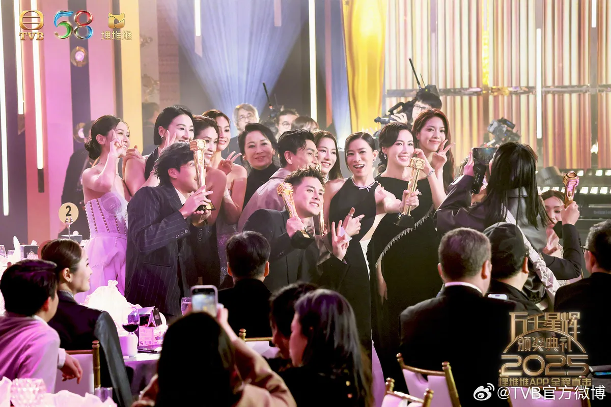 Xa Thi Mạn, Huỳnh T&ocirc;ng Trạch lập kỷ lục với 'Nữ ho&agrave;ng tin tức 2' - Ảnh 4.