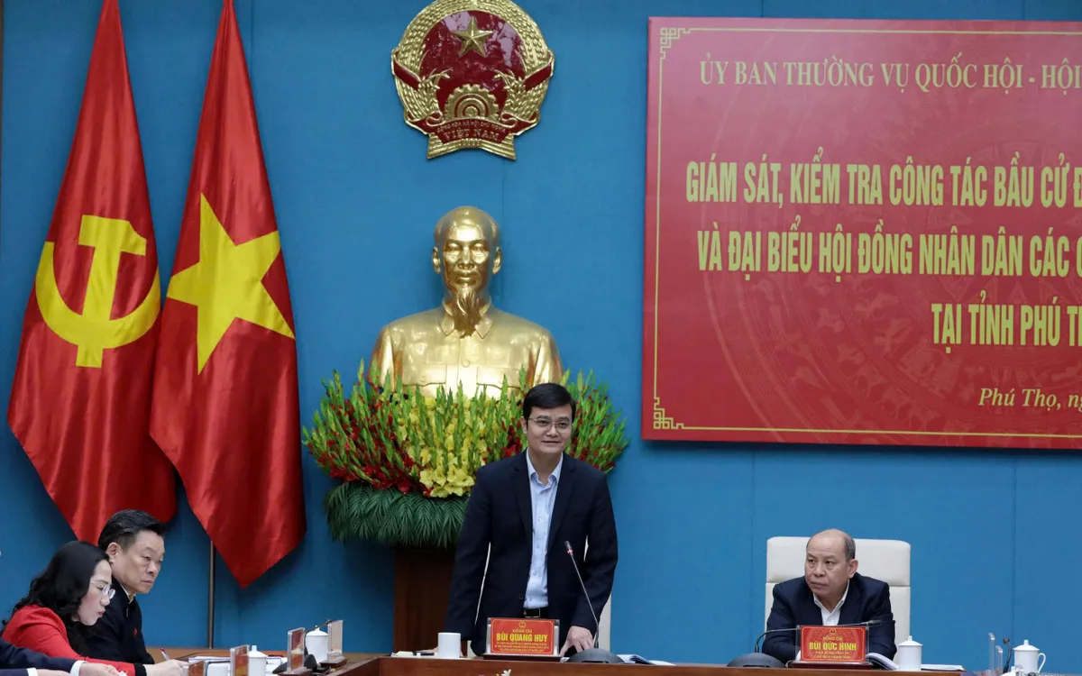 Quang cảnh buổi làm việc. 