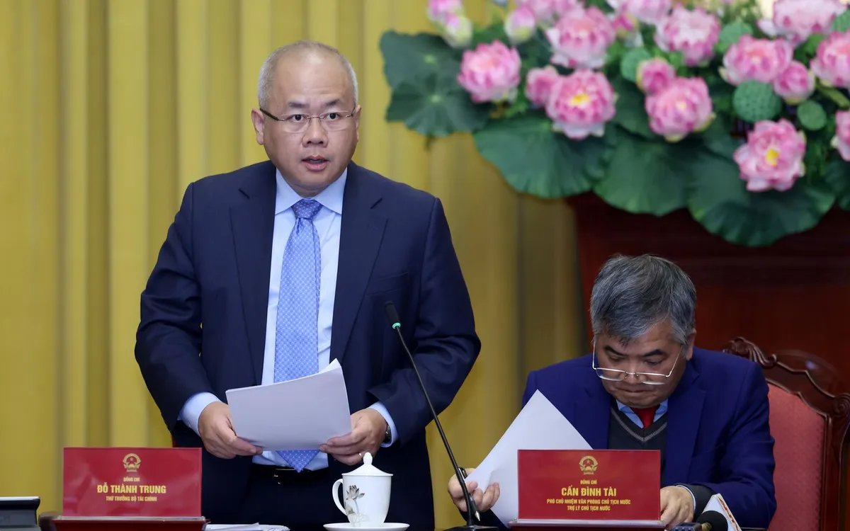 Thứ trưởng Bộ Tài chính Đỗ Thành Trung đã giới thiệu về một số điểm mới nổi bật của Luật Thuế thu nhập cá nhân - Ảnh VGP/Đức Tuân