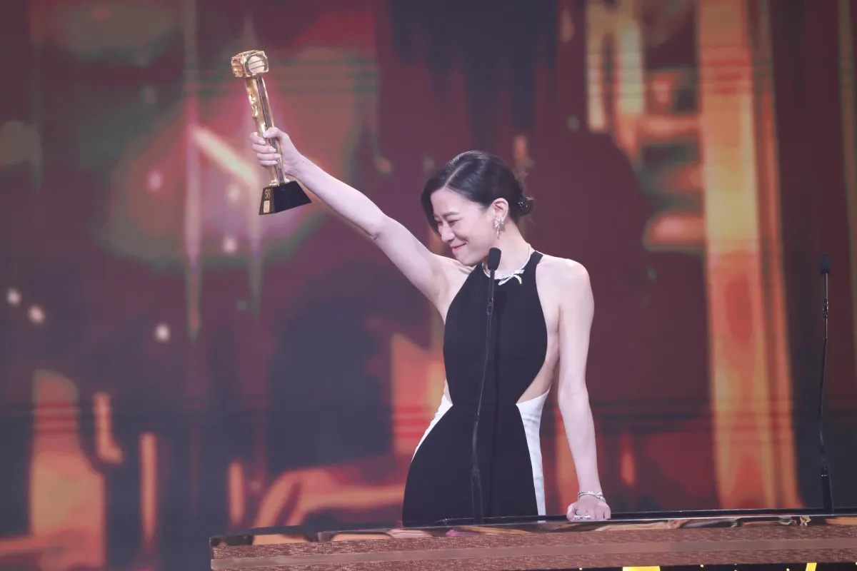 Xa Thi Mạn, Huỳnh T&ocirc;ng Trạch lập kỷ lục với 'Nữ ho&agrave;ng tin tức 2' - Ảnh 1.