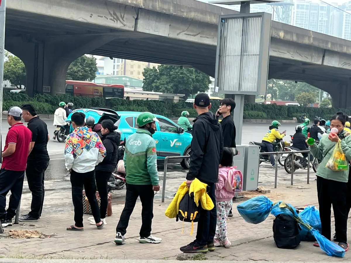 C&aacute;i lạnh buốt gi&aacute; đầu năm khiến nhịp sống Thủ đ&ocirc; chậm lại- Ảnh 5.