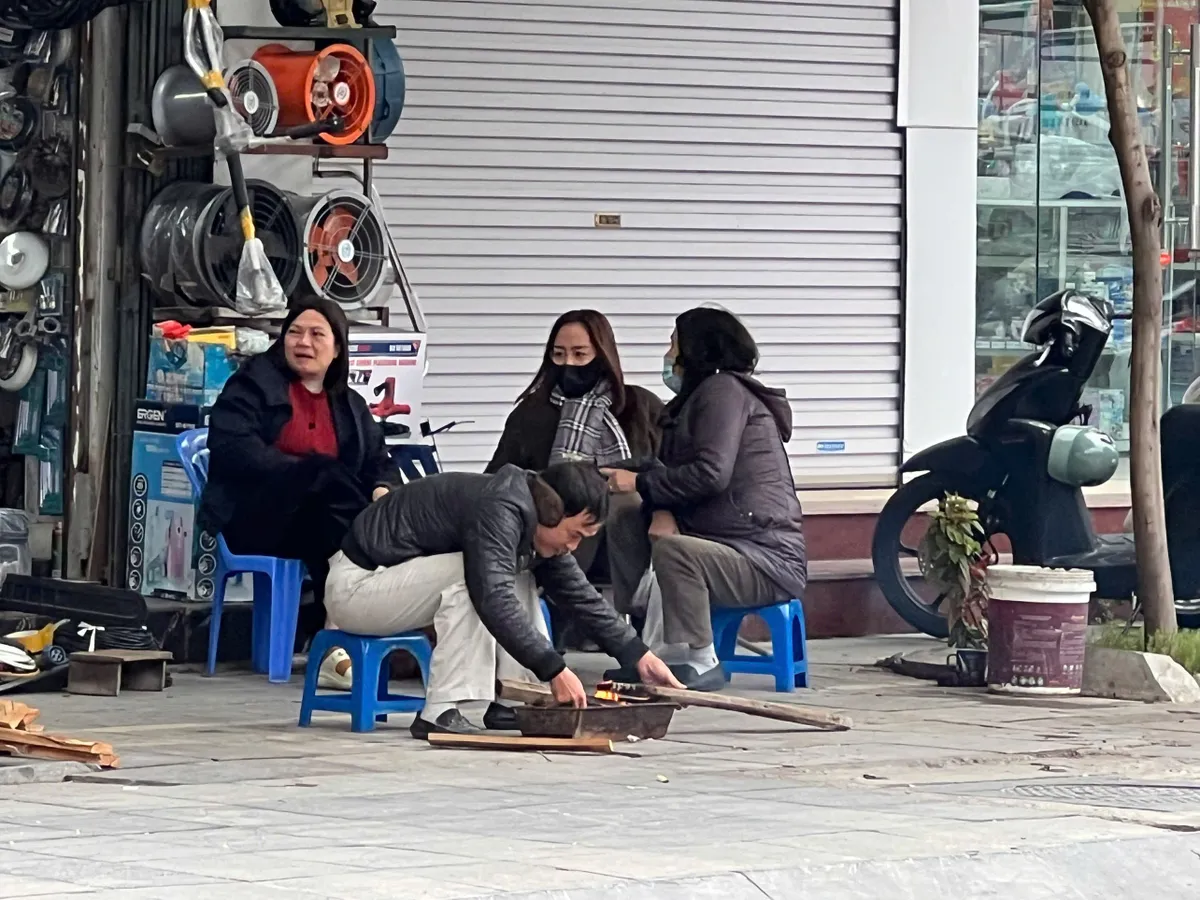 C&aacute;i lạnh buốt gi&aacute; đầu năm khiến nhịp sống Thủ đ&ocirc; chậm lại- Ảnh 11.