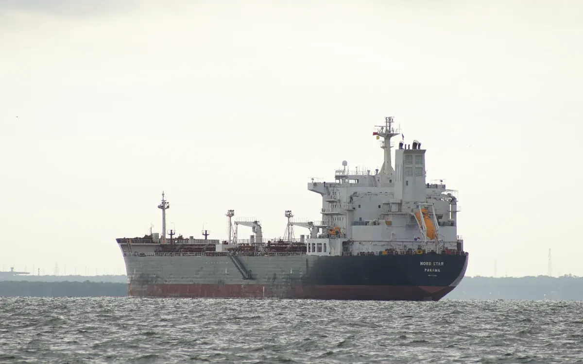 Tàu chở dầu Nord Star Panama di chuyển trên hồ Maracaibo, ngày 7/1/2026 (Ảnh: AP)