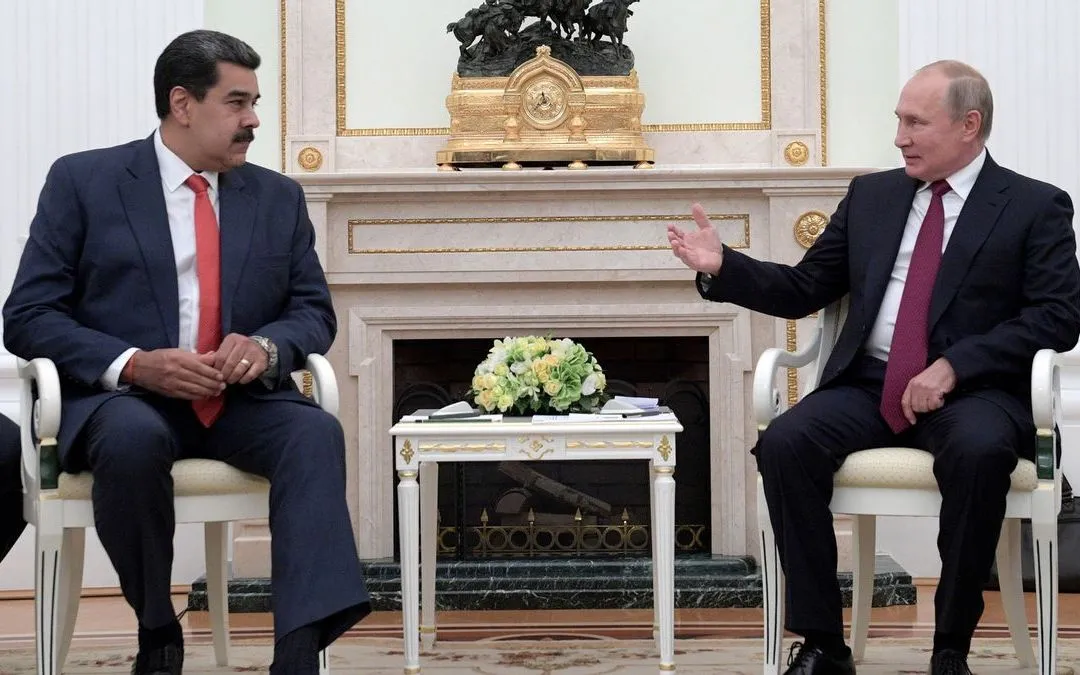 Tổng thống Nga Vladimir Putin (phải) trong một cuộc hội đàm với Tổng thống Venezela Nicolas Maduro (Ảnh tư liệu: Wiki)