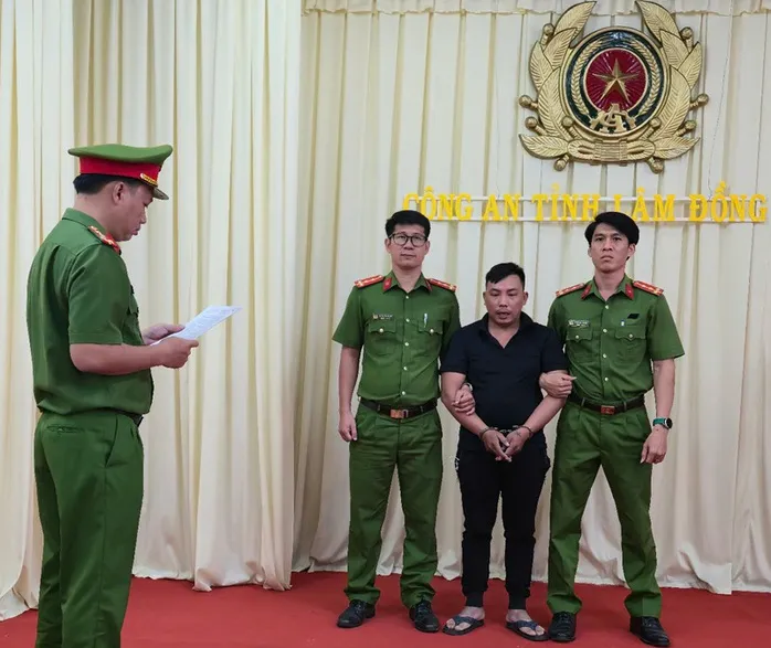 Thu&ecirc; b&oacute;ng đ&egrave;n, d&acirc;y điện chong thanh long rồi đem b&aacute;n, chiếm đoạt hơn 700 triệu đồng- Ảnh 1.