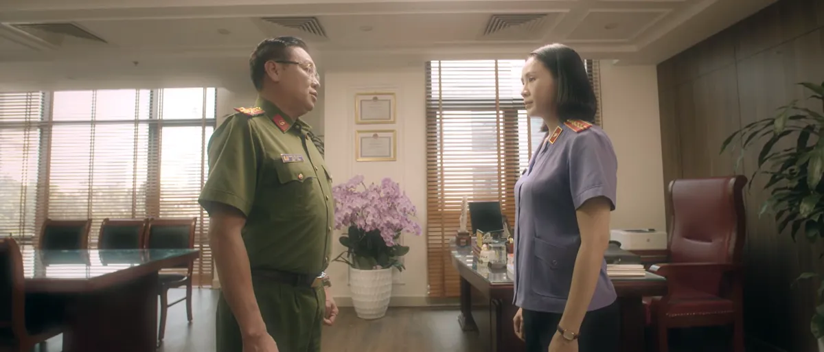 Lằn ranh - Tập 47: Khắc nhận mọi tội về m&igrave;nh, &ocirc;ng S&aacute;ch giăng lưới đ&acirc;m sau lưng Chủ tịch Thủy - Ảnh 2.