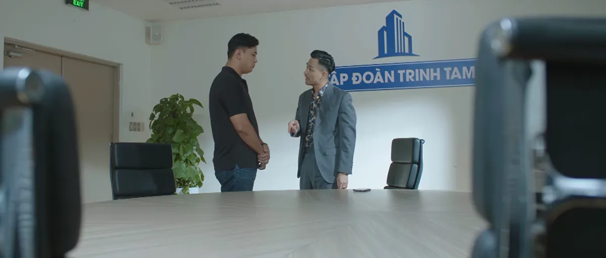 Lằn ranh - Tập 47: Khắc nhận mọi tội về m&igrave;nh, &ocirc;ng S&aacute;ch giăng lưới đ&acirc;m sau lưng Chủ tịch Thủy - Ảnh 9.