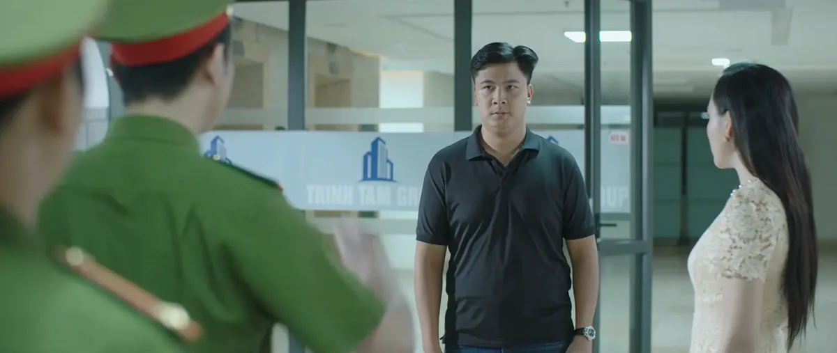 Lằn ranh - Tập 47: Khắc nhận mọi tội về m&igrave;nh, &ocirc;ng S&aacute;ch giăng lưới đ&acirc;m sau lưng Chủ tịch Thủy - Ảnh 10.