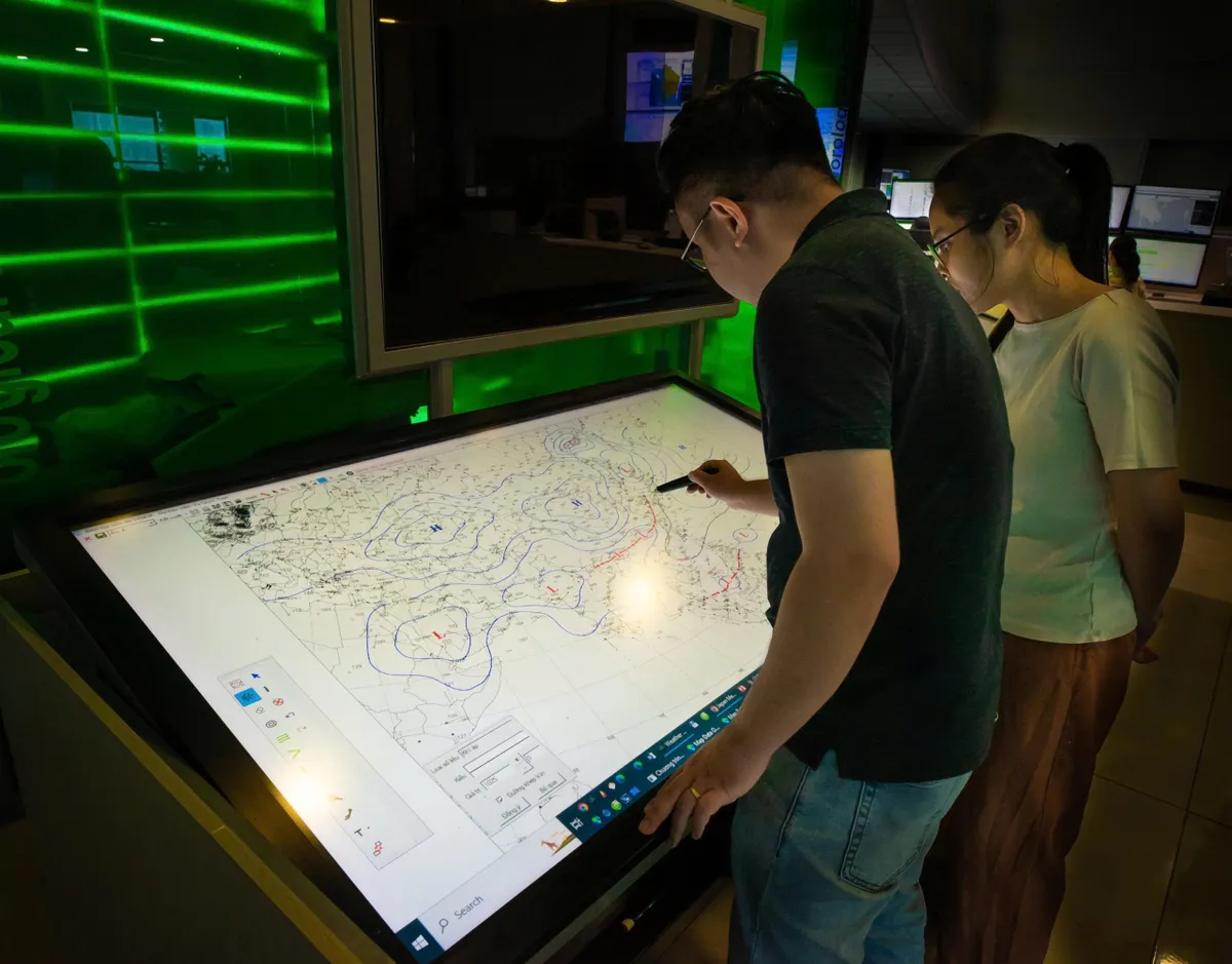 AI v&agrave; Big Data: "L&aacute; chắn" c&ocirc;ng nghệ trong cuộc chiến dự b&aacute;o thi&ecirc;n tai tại Việt Nam- Ảnh 1.