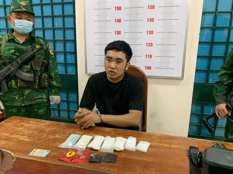 T&acirc;y Ninh bắt giữ thanh ni&ecirc;n vận chuyển ma t&uacute;y qua bi&ecirc;n giới- Ảnh 1.