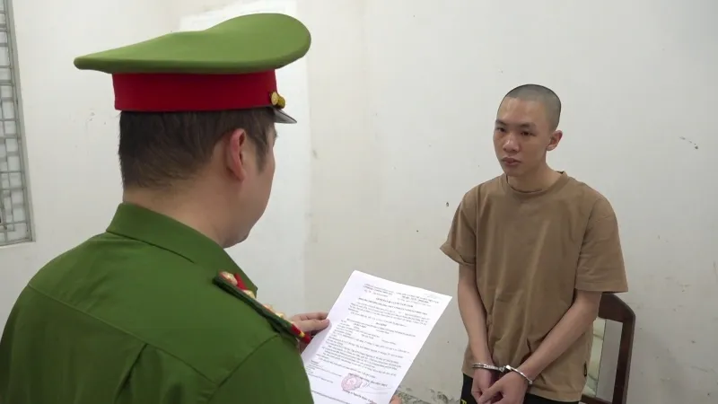 Giả mạo giảng vi&ecirc;n, lừa sinh vi&ecirc;n mua đồng phục, chiếm đoạt hơn 700 triệu đồng- Ảnh 1.