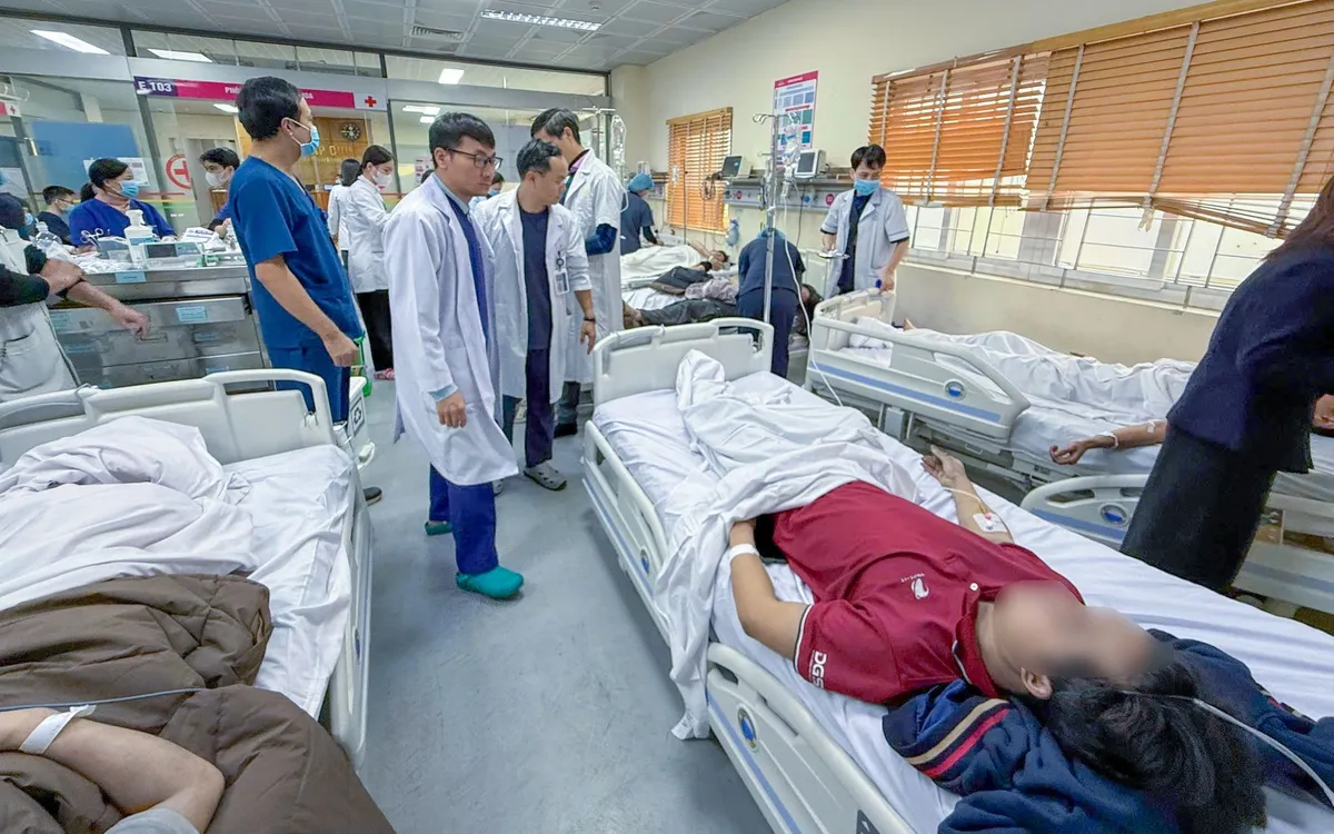 Bệnh viện E cấp cứu hàng loạt nạn nhân vụ cháy nhà 3 tầng