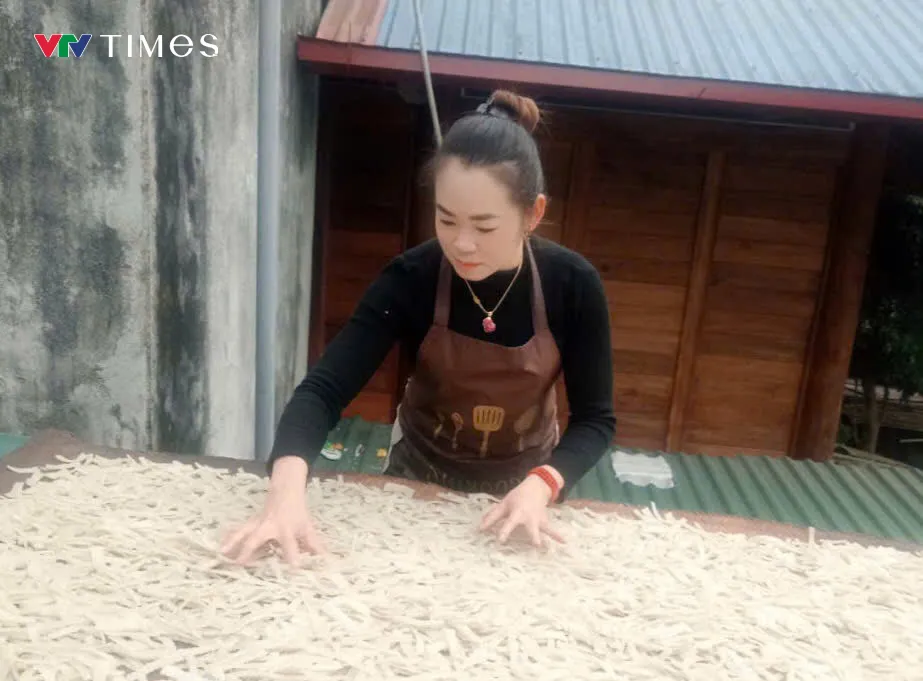 Người phụ nữ Thái giữ lửa nghề truyền thống giữa đại ngàn - Ảnh 2.