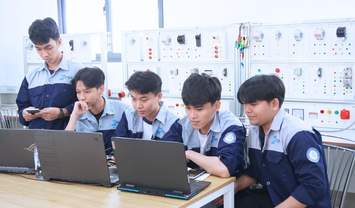 Deye Vietnam kh&aacute;nh th&agrave;nh ph&ograve;ng th&iacute; nghiệm C&ocirc;ng nghệ năng lượng Mặt trời - Ảnh 3.