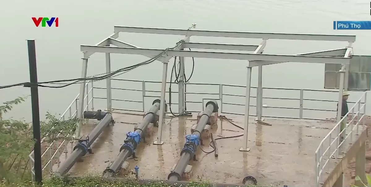 Sông Đà cạn nước, ảnh hưởng đến tưới tiêu và cấp nước sinh hoạt - Ảnh 1.