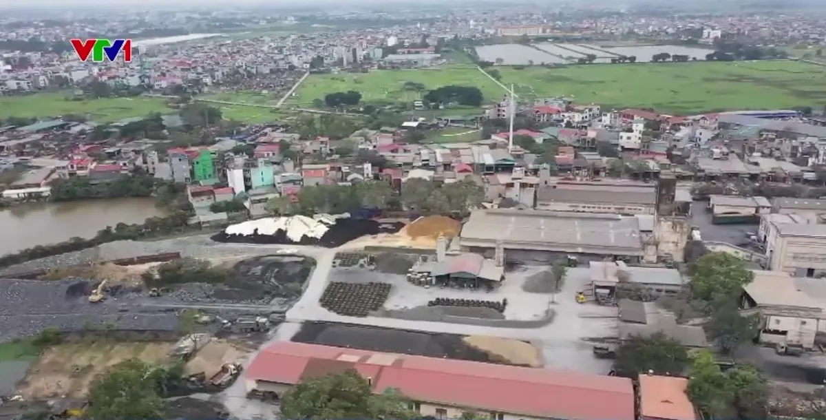 Cần xử lý bụi từ bãi tập kết phân bón 8.000m² gây bụi dày đặc - Ảnh 2.