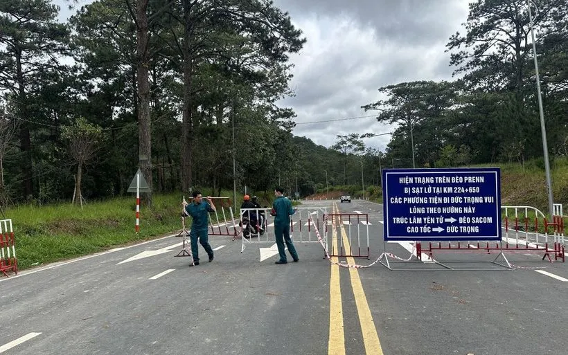 Lâm Đồng cấm đèo Prenn Đà Lạt trong 6 ngày để hoàn thành sửa chữa sạt lở. (Ảnh: TTXVN)