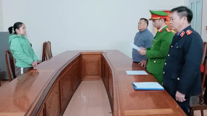 &ldquo;Nữ qu&aacute;i&rdquo; giấu v&agrave;ng trong tất vận chuyển từ L&agrave;o về Việt Nam - Ảnh 1.