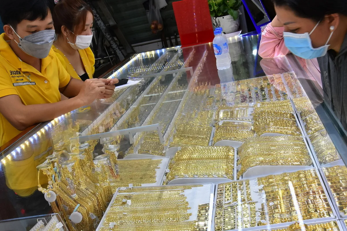 S&aacute;ng 7-1, gi&aacute; v&agrave;ng miếng SJC, v&agrave;ng nhẫn tăng nhiều ng&agrave;y li&ecirc;n tiếp- Ảnh 1.