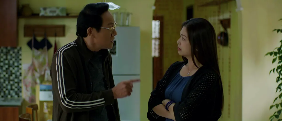 Gia đình trái dấu - Tập 17: Gia đình Dương đưa tên biến thái ra pháp luật- Ảnh 13. Gia đình trái dấu - Tập 17: Gia đình Dương đưa tên biến thái ra pháp luật- Ảnh 13.