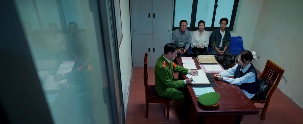 Gia đình trái dấu - Tập 17: Gia đình Dương đưa tên biến thái ra pháp luật- Ảnh 7. Gia đình trái dấu - Tập 17: Gia đình Dương đưa tên biến thái ra pháp luật- Ảnh 7.