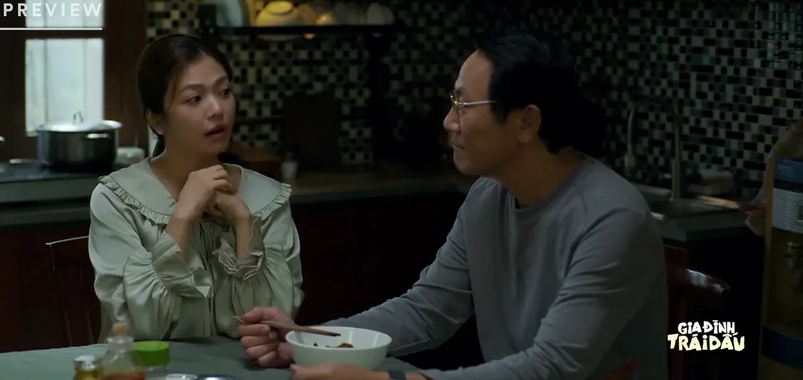 Gia đ&igrave;nh tr&aacute;i dấu - Tập 18: &Ocirc;ng Phi c&oacute; con rơi? - Ảnh 3.