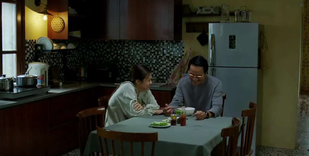 Gia đình trái dấu - Tập 18: Ông Phi xót xa nhìn bé gái côi cút nhận mình là bố- Ảnh 8. Gia đình trái dấu - Tập 18: Ông Phi xót xa nhìn bé gái côi cút nhận mình là bố- Ảnh 8.