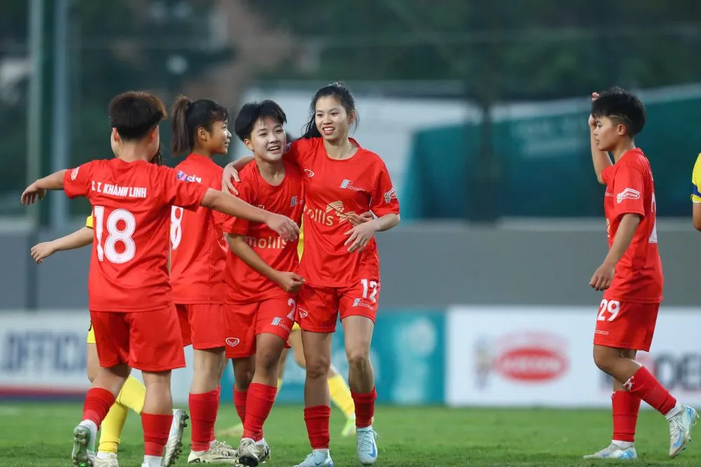 Phong Ph&uacute; H&agrave; Nam gi&agrave;nh trọn 3 điểm trong ng&agrave;y khai mạc Giải b&oacute;ng đ&aacute; Nữ V&ocirc; địch U19 Quốc gia- Ảnh 2.