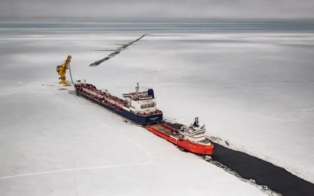 Một mỏ dầu khí tại bán đảo Yamal, Tây Bắc Siberia của Nga (Ảnh: Yuri Kozyrev/NOOR/Carmignac Foundation)