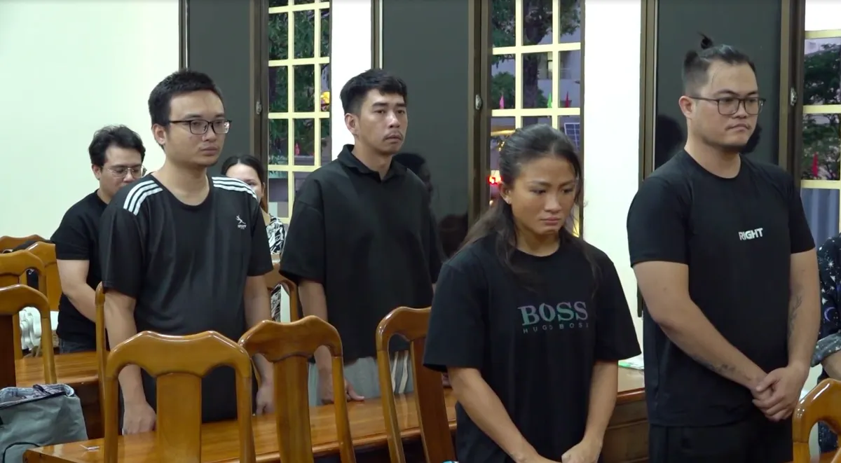 Bắt giữ &ocirc;ng "tr&ugrave;m" thu lợi gần 106 tỷ đồng từ bu&ocirc;n b&aacute;n kh&iacute; cười - Ảnh 1.